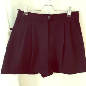 Intermix shorts with pockets black size 0